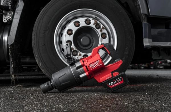 Гайкокрут високомоментний 1'' (2711 Нм) MILWAUKEE M18 FUEL ONEFHIWF1DS-121C (+ заряд.пристрій, акум., HD кейс)