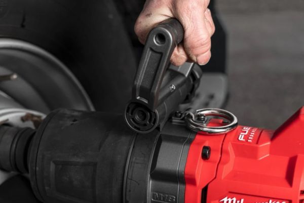 Гайкокрут високомоментний 1'' (2711 Нм) MILWAUKEE M18 FUEL ONEFHIWF1DS-121C (+ заряд.пристрій, акум., HD кейс)