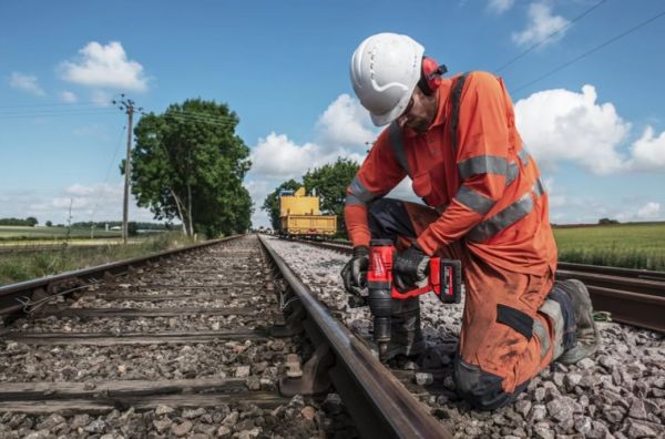 Гайкокрут високомоментний акумуляторний MILWAUKEE 1"(2400 Нм) M18 FUEL з фіксацією кільцем ONE-KEY (+ заряд.пристрій, 2 акум., H