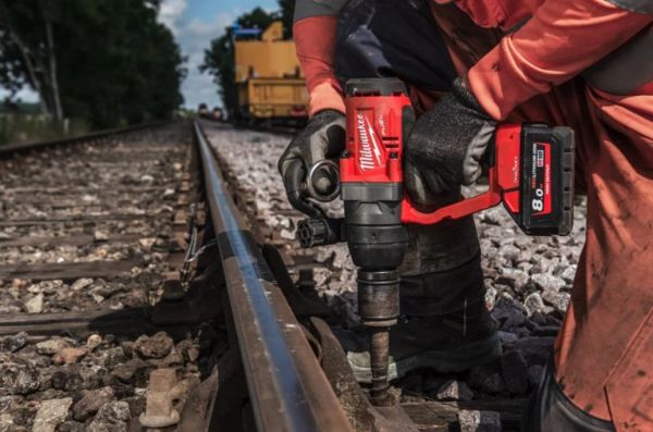 Гайкокрут високомоментний акумуляторний MILWAUKEE 1"(2400 Нм) M18 FUEL з фіксацією кільцем ONE-KEY (+ заряд.пристрій, 2 акум., H