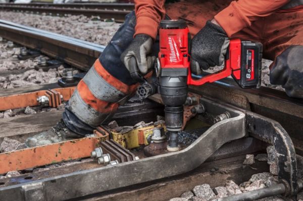 Гайкокрут високомоментний акумуляторний MILWAUKEE 1"(2400 Нм) M18 FUEL з фіксацією кільцем ONE-KEY (+ заряд.пристрій, 2 акум., H