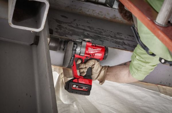 Гайкокрут високомоментний акумуляторний MILWAUKEE 1"(2400 Нм) M18 FUEL з фіксацією кільцем ONE-KEY (+ заряд.пристрій, 2 акум., H