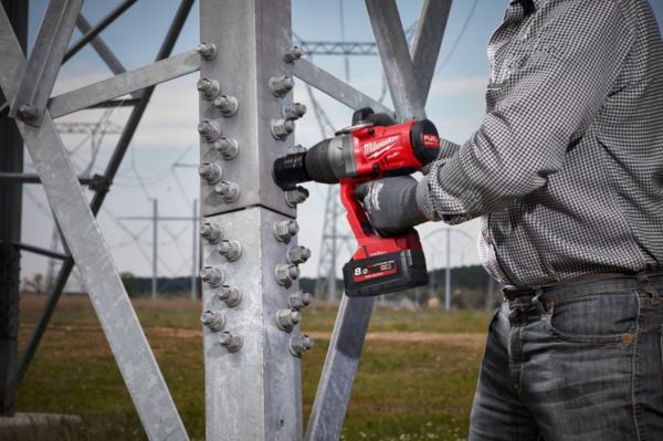 Гайкокрут високомоментний акумуляторний MILWAUKEE 1"(2400 Нм) M18 FUEL з фіксацією кільцем ONE-KEY (+ заряд.пристрій, 2 акум., H