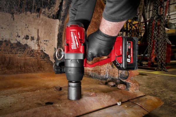 Гайкокрут високомоментний акумуляторний MILWAUKEE 1"(2400 Нм) M18 FUEL з фіксацією кільцем ONE-KEY (+ заряд.пристрій, 2 акум., H
