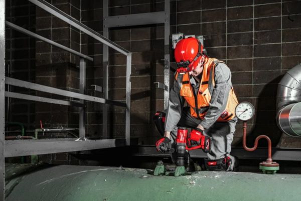 Гайкокрут високомоментний акумуляторний MILWAUKEE 1"(2400 Нм) M18 FUEL з фіксацією кільцем ONE-KEY (+ заряд.пристрій, 2 акум., H