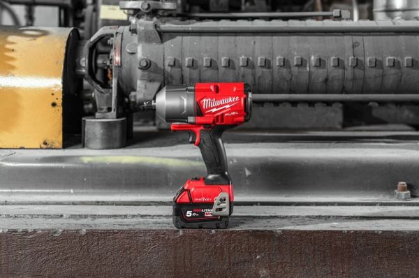 Гайковерт високомоментний MILWAUKEE 1/2" (1491 Нм) M18 FUEL ONEFHIWP12-0X ONE-KEY