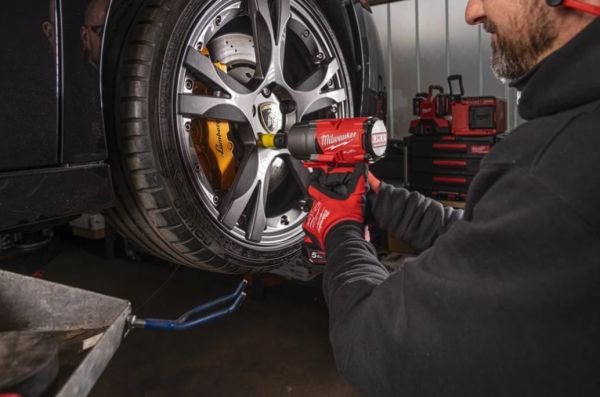 Гайкокрут високомоментний MILWAUKEE 1/2" (1898 Нм) M18 FUEL ONEFHIWF12-502X ONE-KEY