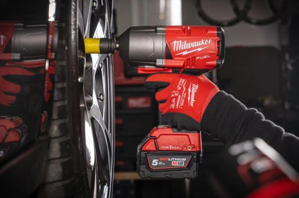 Гайкокрут високомоментний MILWAUKEE 1/2" (1898 Нм) M18 FUEL ONEFHIWF12-502X ONE-KEY