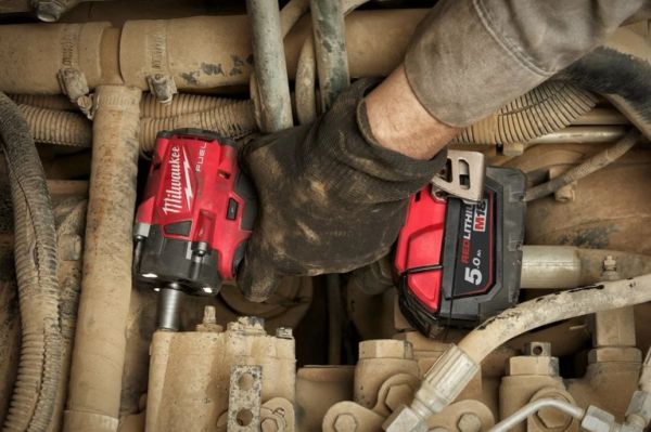 Гайковерт высокомоментный MILWAUKEE 1/2" (339 Нм) MILWAUKEE M18 FUEL FIW2P12-502X с фиксацией пином