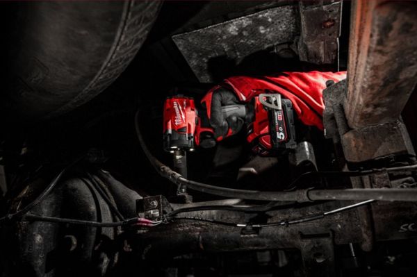 Гайковерт высокомоментный MILWAUKEE 1/2" (339 Нм) MILWAUKEE M18 FUEL FIW2P12-502X с фиксацией пином