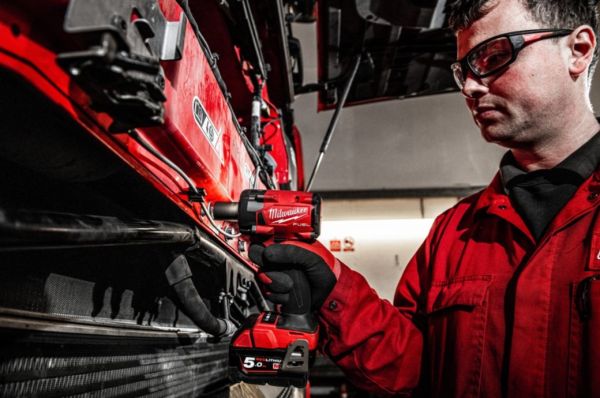Гайковерт высокомоментный MILWAUKEE 1/2" (339 Нм) MILWAUKEE M18 FUEL FIW2P12-502X с фиксацией пином