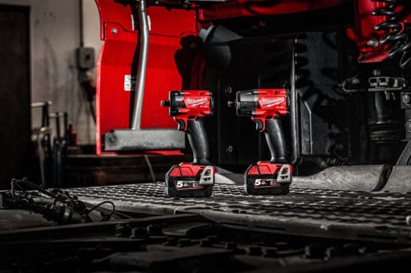 Гайковерт высокомоментный MILWAUKEE 1/2" (339 Нм) MILWAUKEE M18 FUEL FIW2P12-502X с фиксацией пином