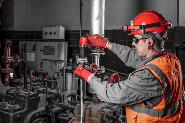 Гайковерт высокомоментный MILWAUKEE 1/2" (339 Нм) MILWAUKEE M18 FUEL FIW2P12-502X с фиксацией пином
