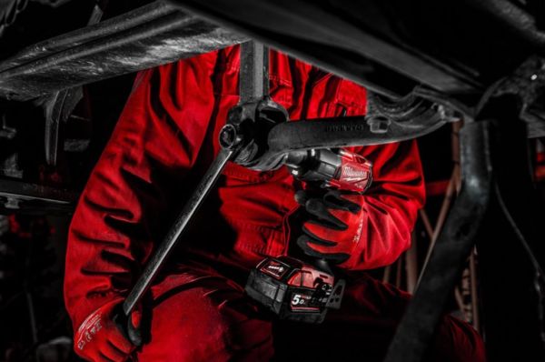 Гайкокрут імпульсний компактний 1/2" (881 Нм) з фрикційним кільцем MILWAUKEE M18 FMTIW2F12-502X , (+ заряд.пристрій, 2 акум., HD