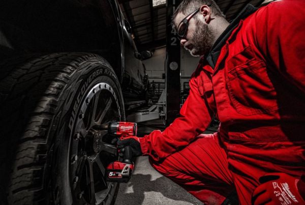 Гайкокрут імпульсний компактний 1/2" (881 Нм) з фрикційним кільцем MILWAUKEE M18 FMTIW2F12-502X , (+ заряд.пристрій, 2 акум., HD
