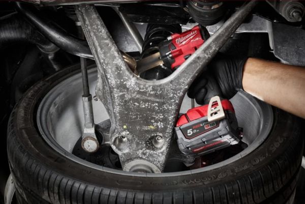 Гайкокрут акумуляторний 1/2" MILWAUKEE, M18 FIW2F12-502X, 339Нм (+зар.пристрій, 2акум.Х 5Аг,HD кейс)