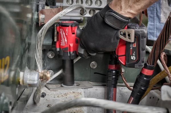 Гайкокрут акумуляторний 1/2" MILWAUKEE, M18 FIW2F12-502X, 339Нм (+зар.пристрій, 2акум.Х 5Аг,HD кейс)