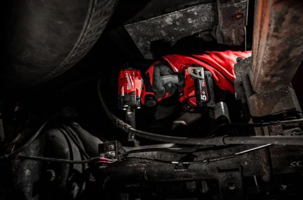 Гайкокрут акумуляторний 1/2" MILWAUKEE, M18 FIW2F12-502X, 339Нм (+зар.пристрій, 2акум.Х 5Аг,HD кейс)