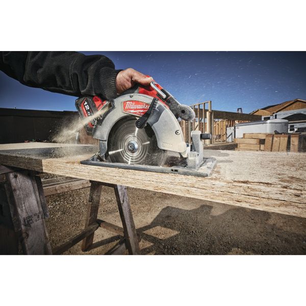Дисковая пила по дереву и пластику M18 FUEL™ 190 мм MILWAUKEE 4933464725