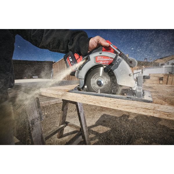 Дисковая пила по дереву и пластику M18 FUEL™ 190 мм MILWAUKEE 4933464725