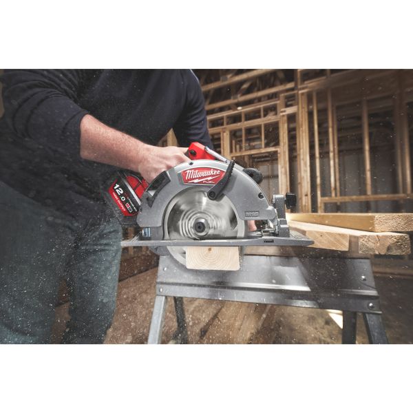 Дисковая пила по дереву и пластику M18 FUEL™ 190 мм MILWAUKEE 4933464725