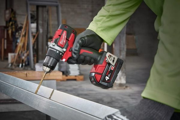 Дриль-шурупокрут безщіткова компактна M18 CBLDD-202C крутний момент 60Нм MILWAUKEE 4933464317