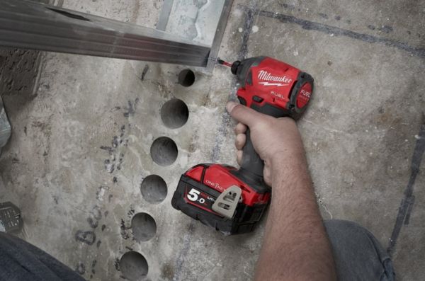 Гвинтокрут акумуляторний 1/4" HEX MILWAUKEE, M18 ONEID2-502X, 226Нм (+ заряд.пр.,2 акум.Х5Аг,HDкейс)
