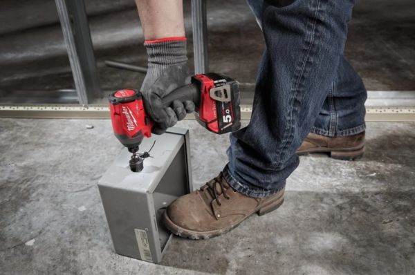 Гвинтокрут акумуляторний 1/4" HEX MILWAUKEE, M18 ONEID2-502X, 226Нм (+ заряд.пр.,2 акум.Х5Аг,HDкейс)