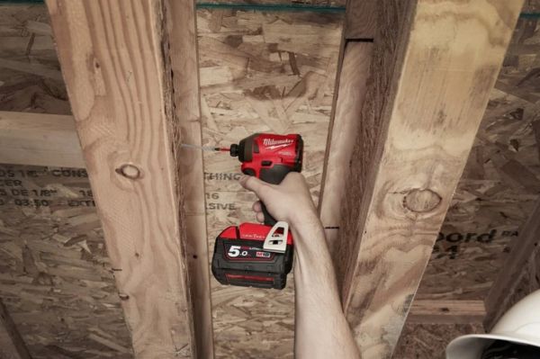 Гвинтокрут акумуляторний 1/4" HEX MILWAUKEE, M18 ONEID2-502X, 226Нм (+ заряд.пр.,2 акум.Х5Аг,HDкейс)