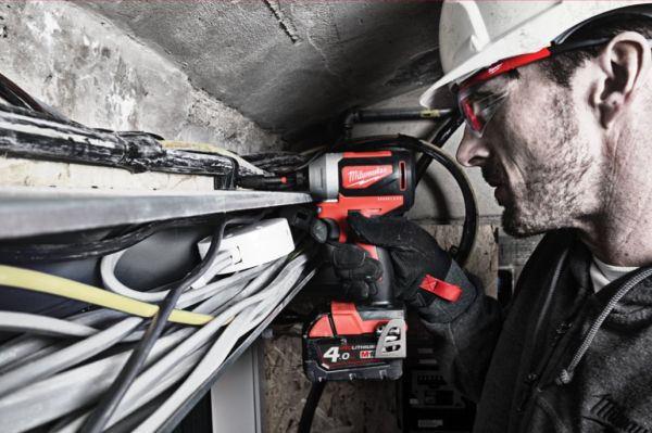 Гвинтокрут акумуляторний 1/4" HEX MILWAUKEE, M18 CBLID-402C, 180Нм
