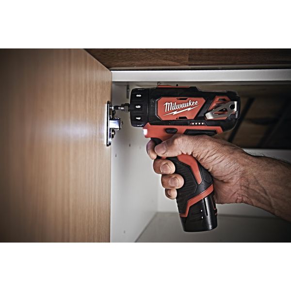 Дриль-шурупокрут акумуляторний MILWAUKEE, M12 BDDXKIT-202C (+ заряд.пристрій, 2 акум.Х 2Аг, 3 насадки, HD кейс)