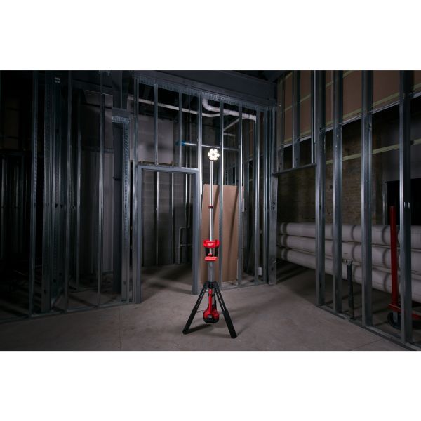 Прожектор світлодіодний акумуляторний MILWAUKEE M18 SAL-502B (ЗП+2ак.Х5Аг)