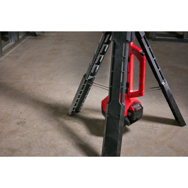 Прожектор світлодіодний акумуляторний MILWAUKEE M18 SAL-502B (ЗП+2ак.Х5Аг)