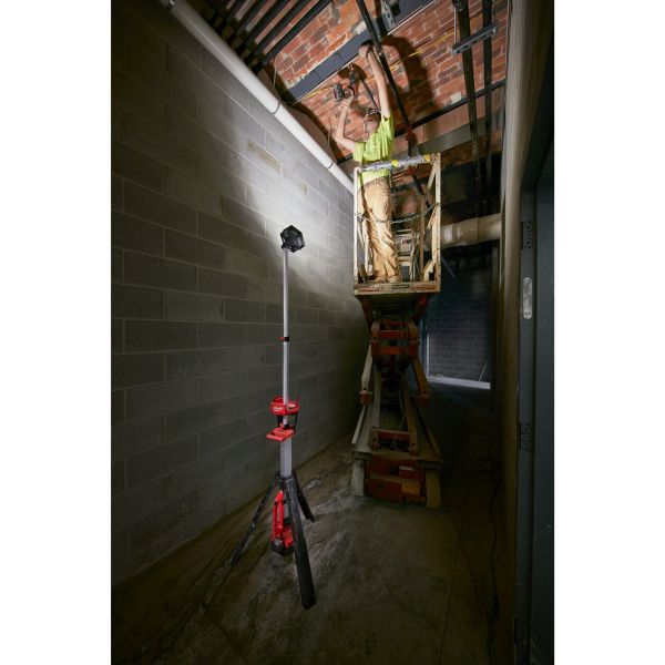 Прожектор світлодіодний акумуляторний MILWAUKEE M18 SAL-502B (ЗП+2ак.Х5Аг)
