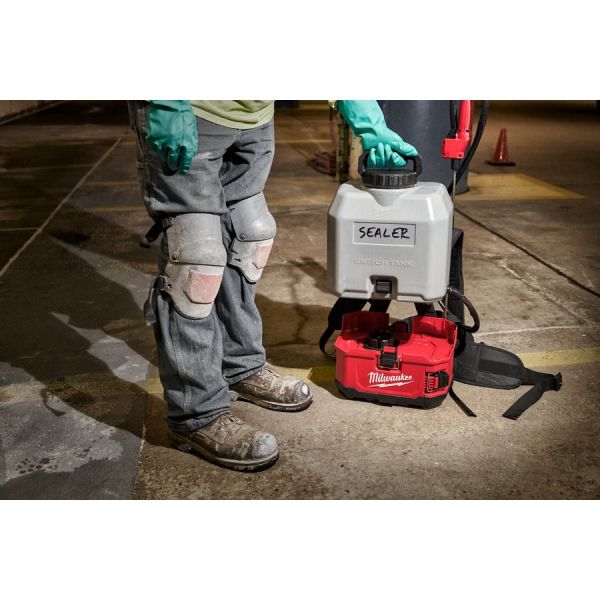 Обприскувач ранцевий акумуляторний (ємність для рідини по бетону) MILWAUKEE, M18 BPFPCCST-0