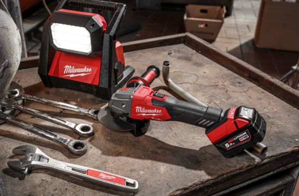 Шліфмашина кутова акумуляторна MILWAUKEE M18 FSAG125XB-0X  діаметр 125 мм (HD кейс)