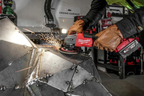 Шліфмашина кутова акумуляторна MILWAUKEE, M18 ONEFSAG125XPDB-502X, Ø125мм (+зар.пр.,2ак.Х 5Аг,HDкейс)