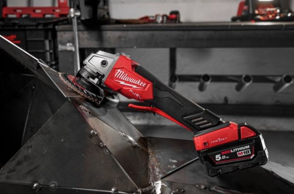 Шліфмашина кутова акумуляторна MILWAUKEE, M18 ONEFSAG125XPDB-502X, Ø125мм (+зар.пр.,2ак.Х 5Аг,HDкейс)