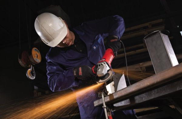 Шліфмашина кутова MILWAUKEE, AGV 17-125 XE, 1750Вт, діаметр 125 мм (захисний кожух, кабель 4м, бокова рукоятка, гайка)