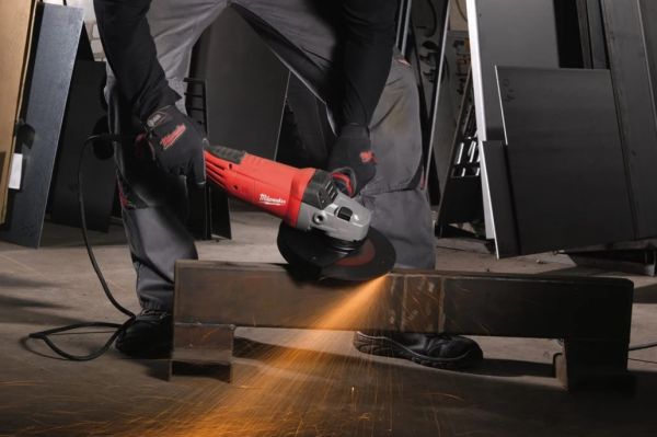 Кутова шліфувальна машина  MILWAUKEE 180 мм AGV 22-180 E 4933431820