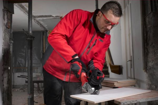 Шліфмашина кутова MILWAUKEE, AG 800-125 EK, 800Вт, діаметр 125мм ( + захисний кожух, гайка, бічна рукоятка, кабель, ключ)