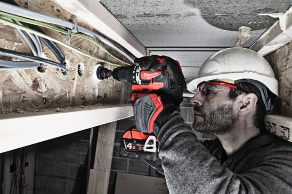 Дриль-шурупокрут з ударом акумуляторний MILWAUKEE, M18 CBLPD-202C, 60Нм