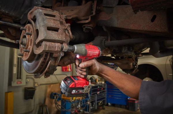 Гайкокрут акумуляторний 1/2" MILWAUKEE, M18 ONEIWF12-502X, 300Нм (+ заряд.пристрій, 2 акум.Х 5Аг, HD