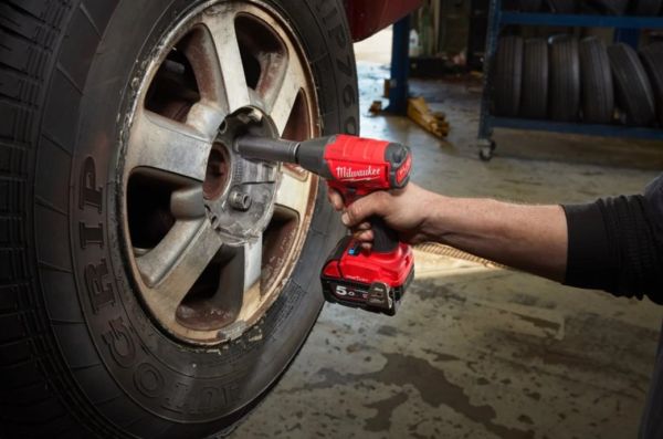 Гайкокрут акумуляторний 1/2" MILWAUKEE, M18 ONEIWF12-502X, 300Нм (+ заряд.пристрій, 2 акум.Х 5Аг, HD