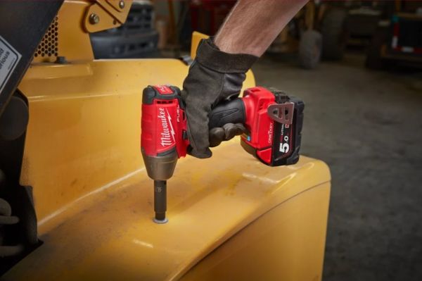 Гайкокрут акумуляторний 1/2" MILWAUKEE, M18 ONEIWF12-502X, 300Нм (+ заряд.пристрій, 2 акум.Х 5Аг, HD