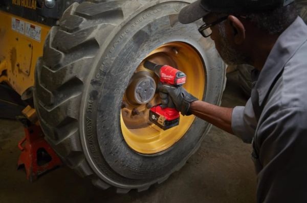 Гайкокрут акумуляторний 1/2" MILWAUKEE, M18 ONEIWF12-502X, 300Нм (+ заряд.пристрій, 2 акум.Х 5Аг, HD