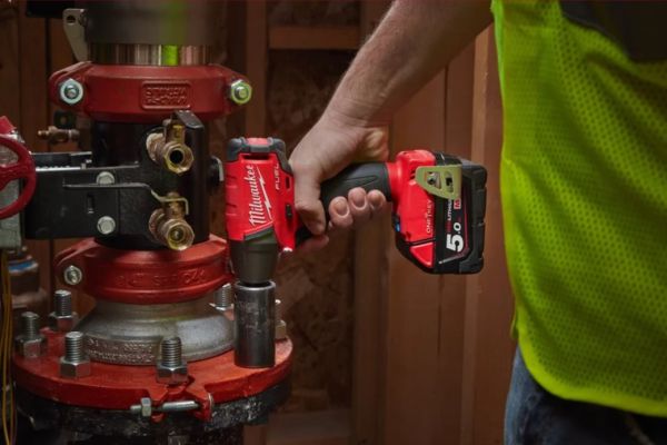 Гайкокрут акумуляторний 1/2" MILWAUKEE, M18 ONEIWF12-502X, 300Нм (+ заряд.пристрій, 2 акум.Х 5Аг, HD
