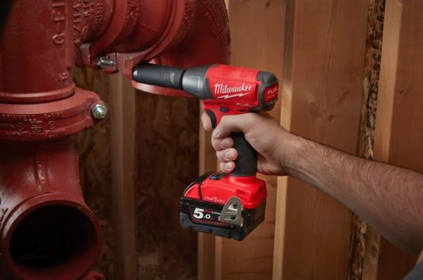 Гайкокрут акумуляторний 1/2" MILWAUKEE, M18 ONEIWF12-502X, 300Нм (+ заряд.пристрій, 2 акум.Х 5Аг, HD