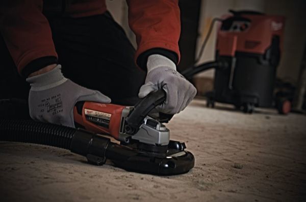 Шліфмашина кутова з системою видалення пилу MILWAUKEE, AGV 15-125 XE DEG-SET, 1550Вт, діаметр 125мм