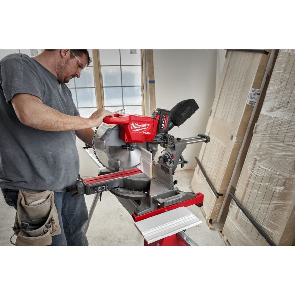 Пила торцювальна акумуляторна безшіткова MILWAUKEE M18 FMS305-121 (Ø305мм) (ЗП+1ак.Х12Аг)